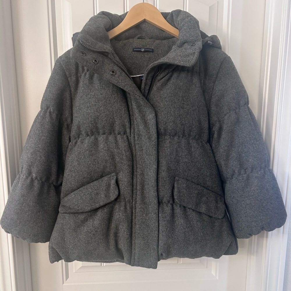GAP women’s puffer coat